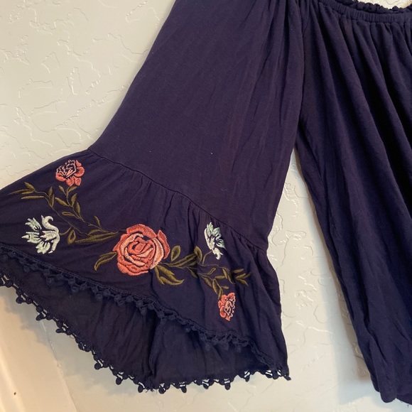 Off the shoulder blouse - Picture 2 of 4